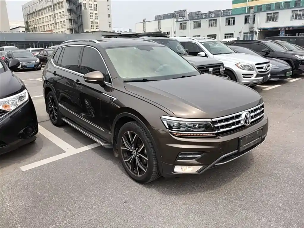 Volkswagen Tiguan L 2017 — фото 4