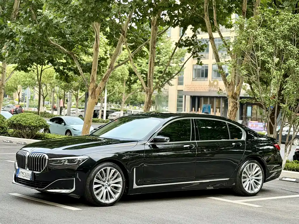 BMW 7 Series 2020 — фото 1