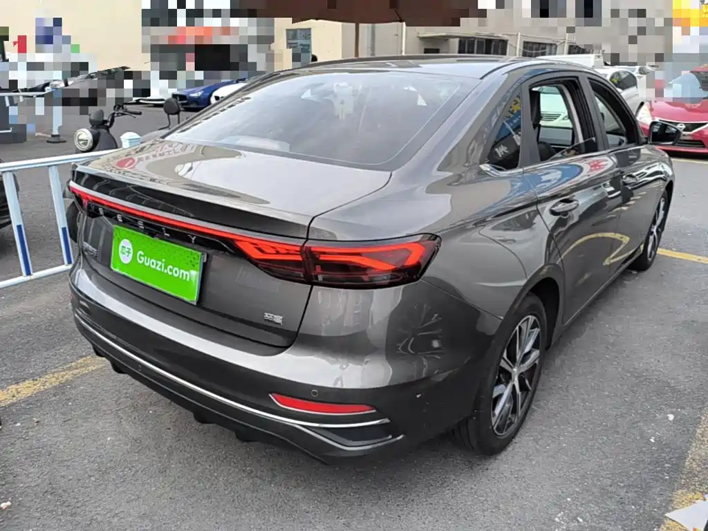 Geely Emgrand 2024