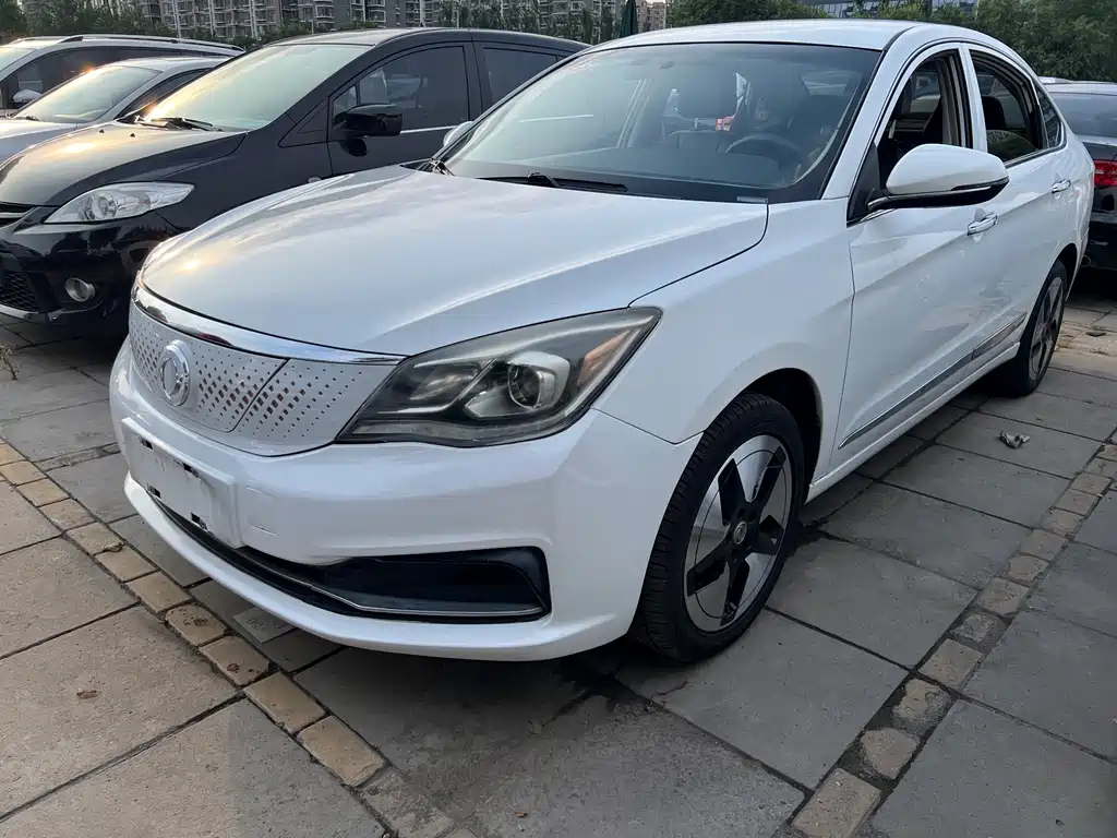 Dongfeng E70 2022