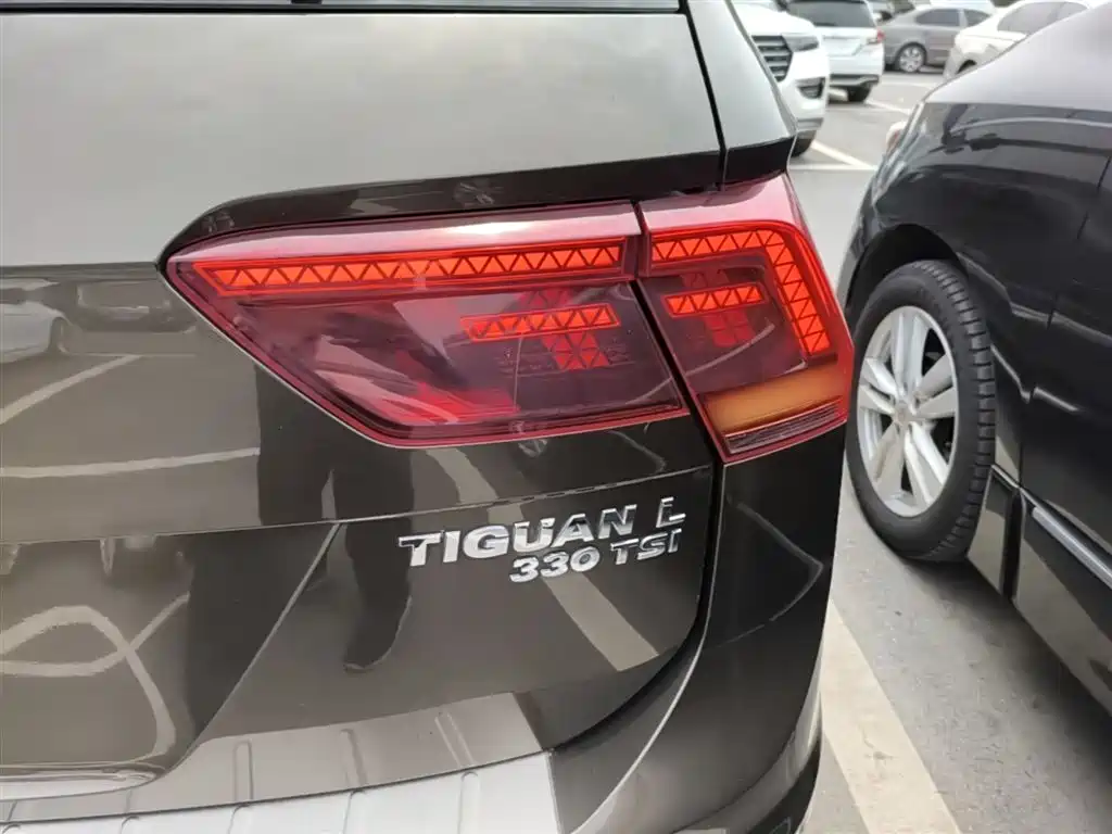 Volkswagen Tiguan L 2017 — фото 8