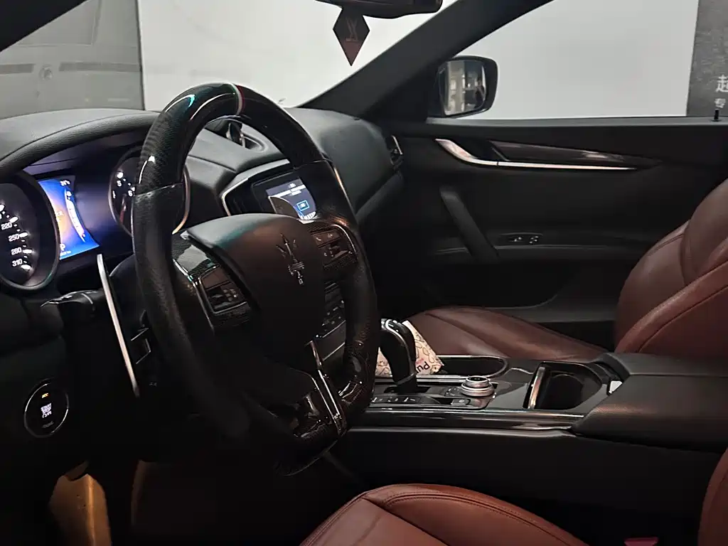 Maserati Ghibli 2015 — фото 10
