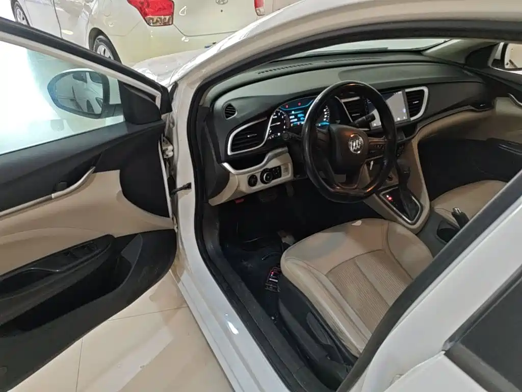 Buick Excelle 2017 — фото 16