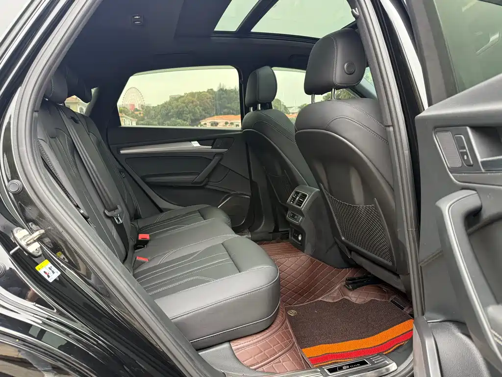 Audi Q5L Sportback 2022 — фото 4