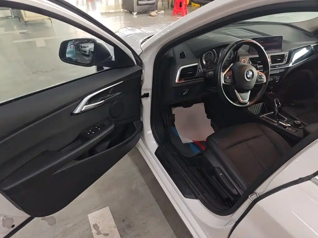 BMW 1 Series 2020 — фото 16