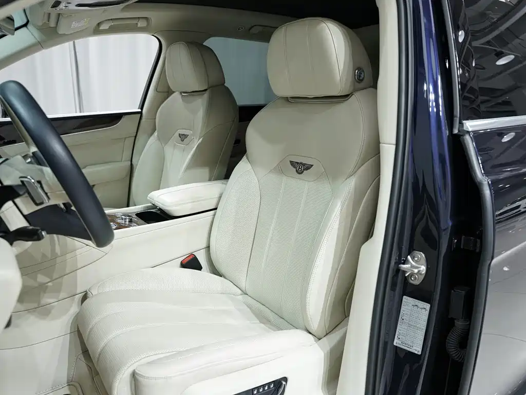 Bentley Bentayga 2021 — фото 10