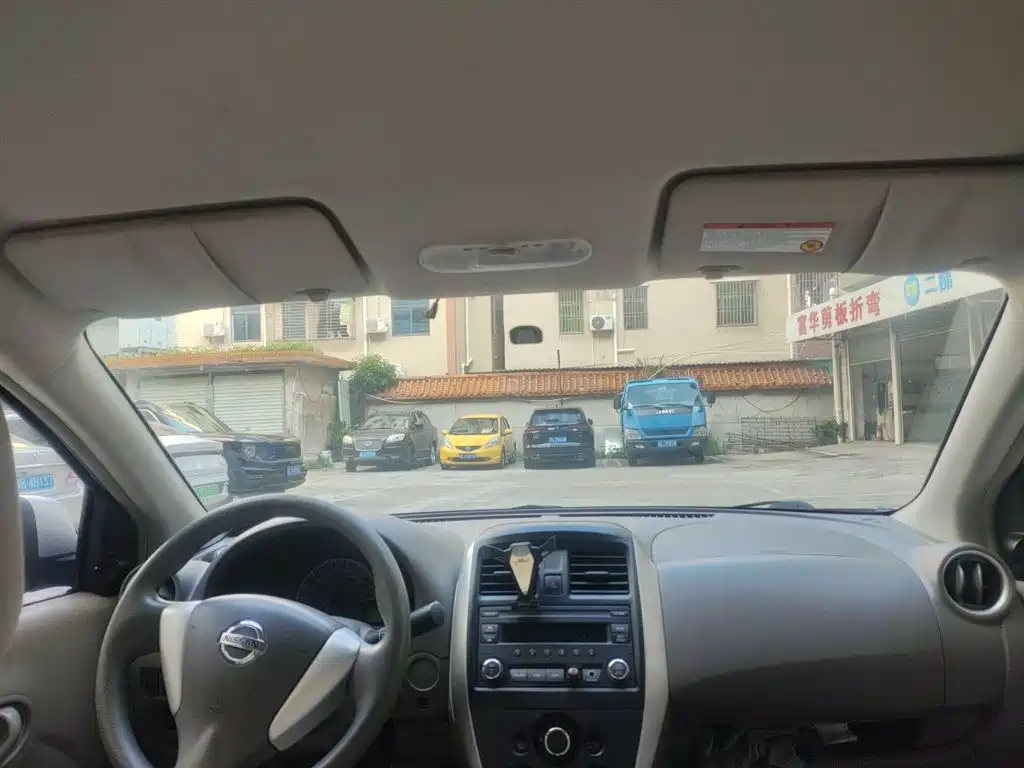 Nissan Sunny 2016 — фото 15