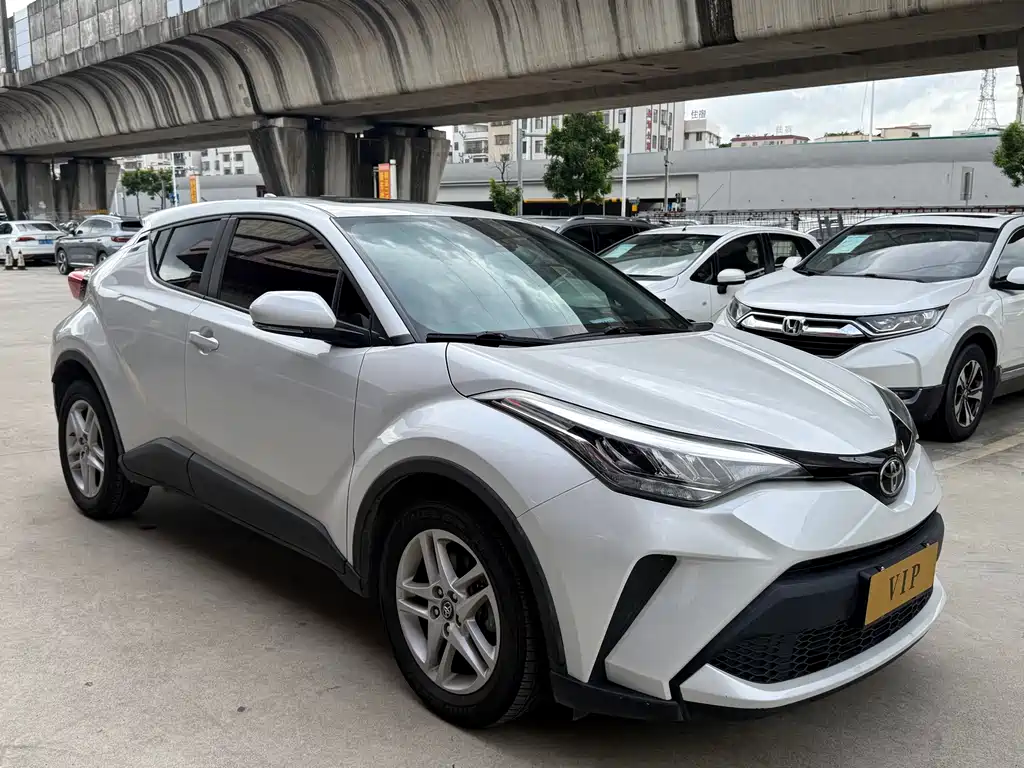 Toyota C-HR 2021 — фото 1