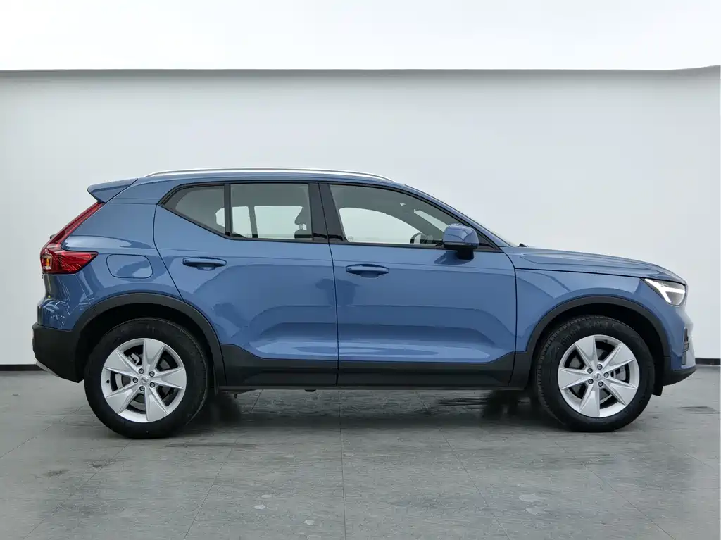 Volvo XC40 2023 — фото 8