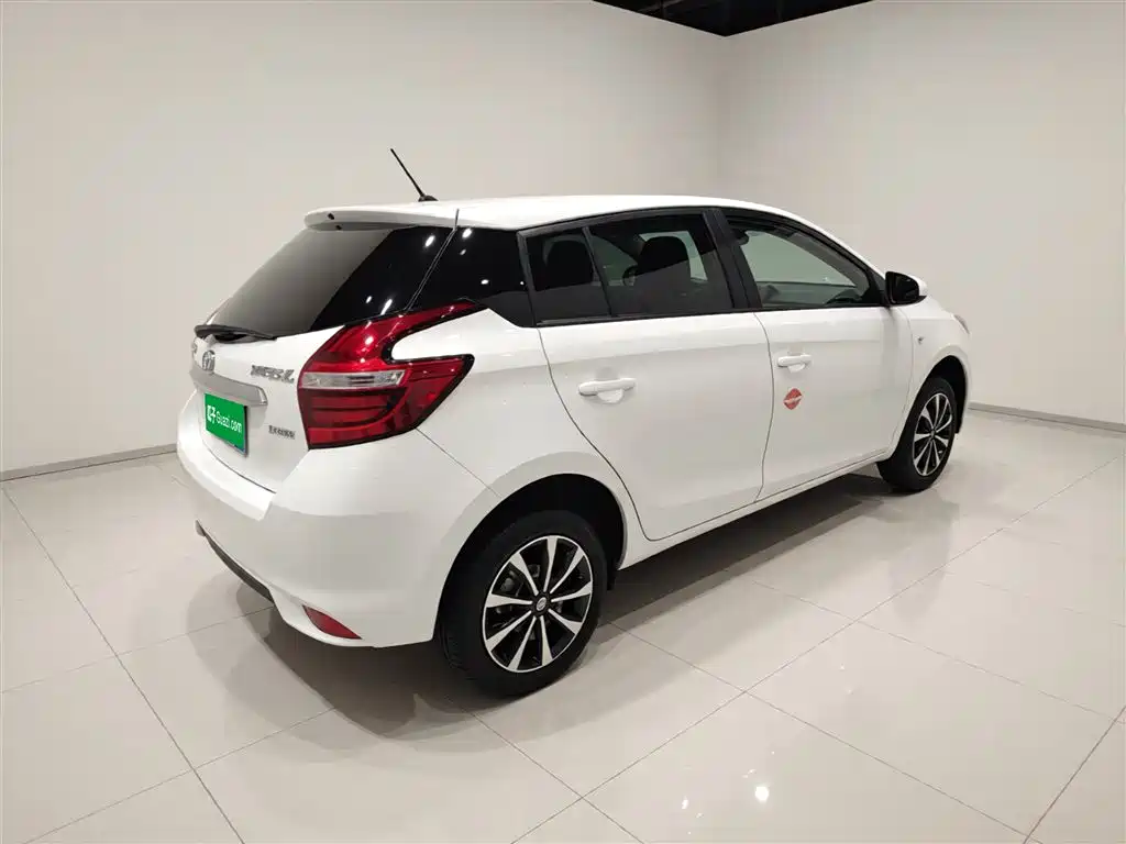 Toyota Yaris L 2019 — фото 7
