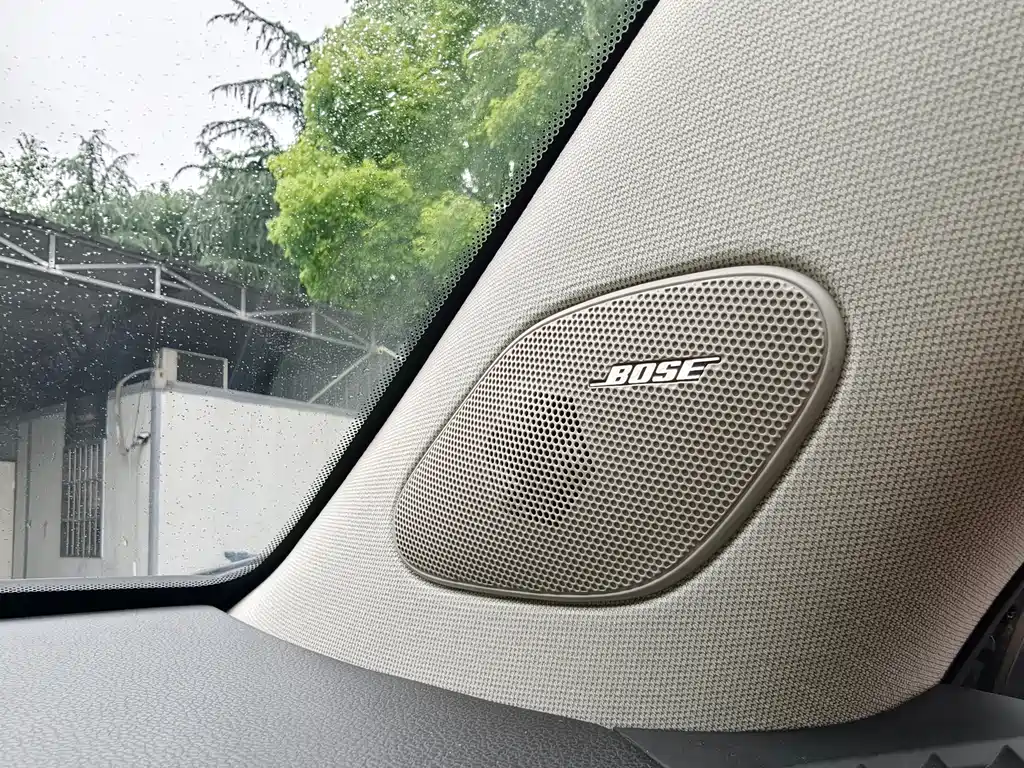 Cadillac SRX 2014 — фото 15