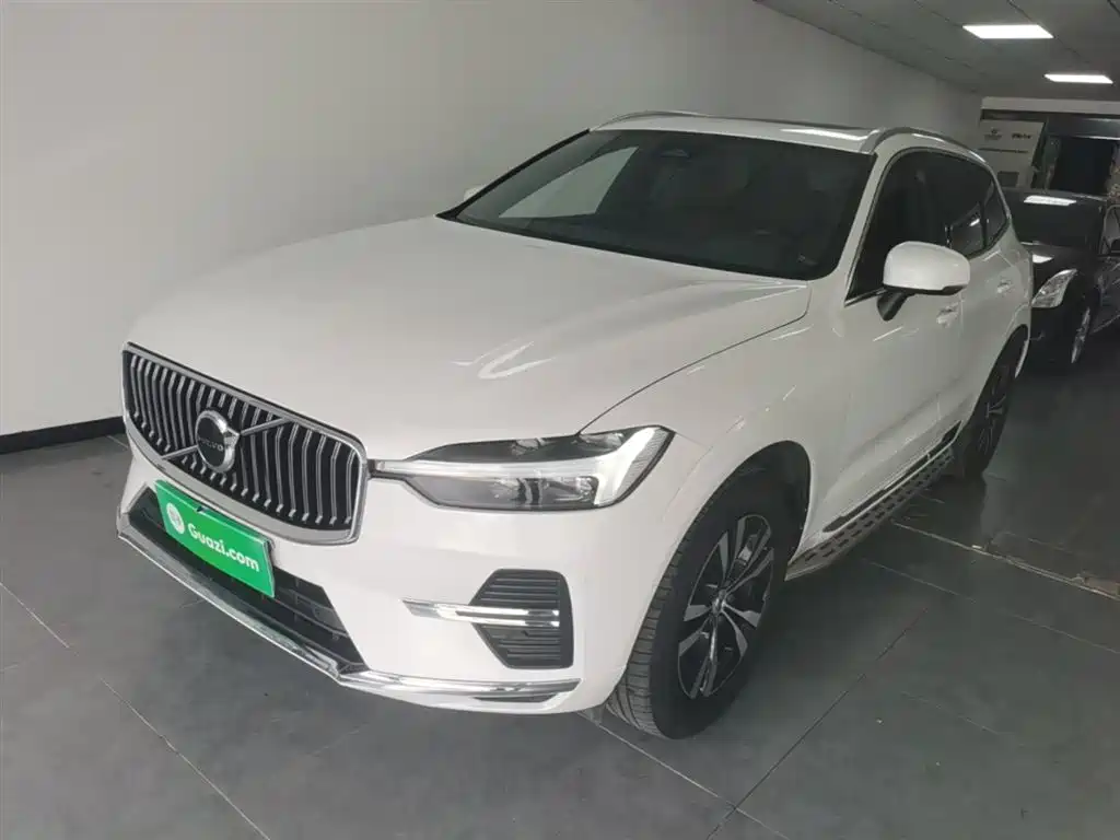 Volvo XC60 2022 — фото 2