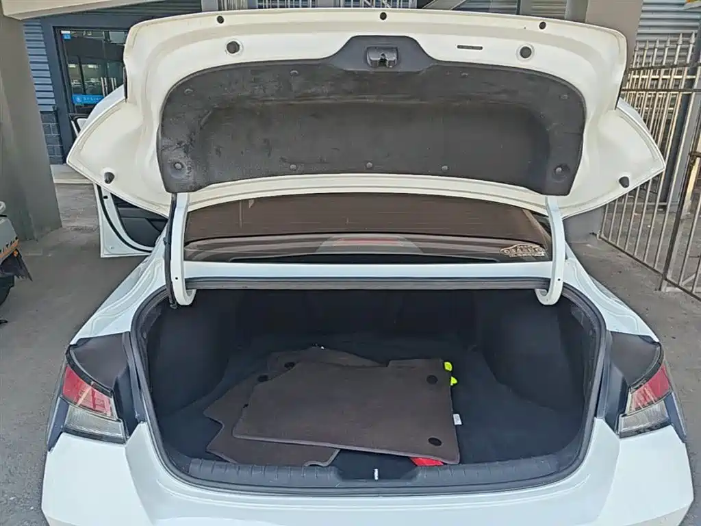 Hyundai Elantra 2022 — фото 19