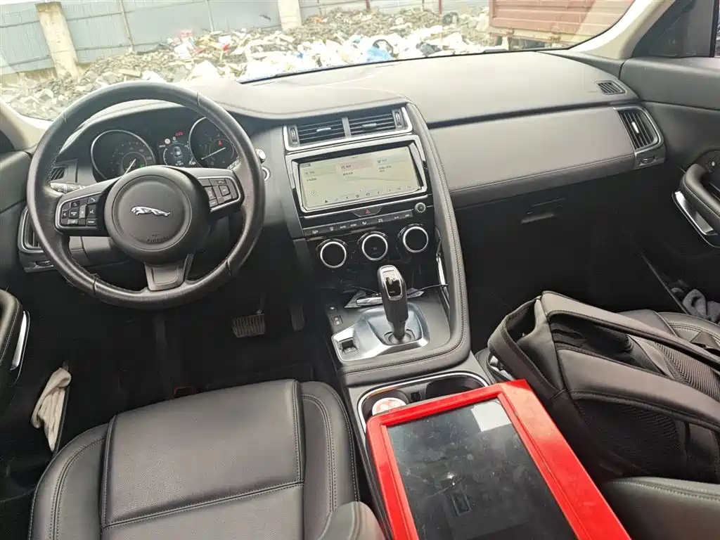 Jaguar E-PACE 2021 — фото 10