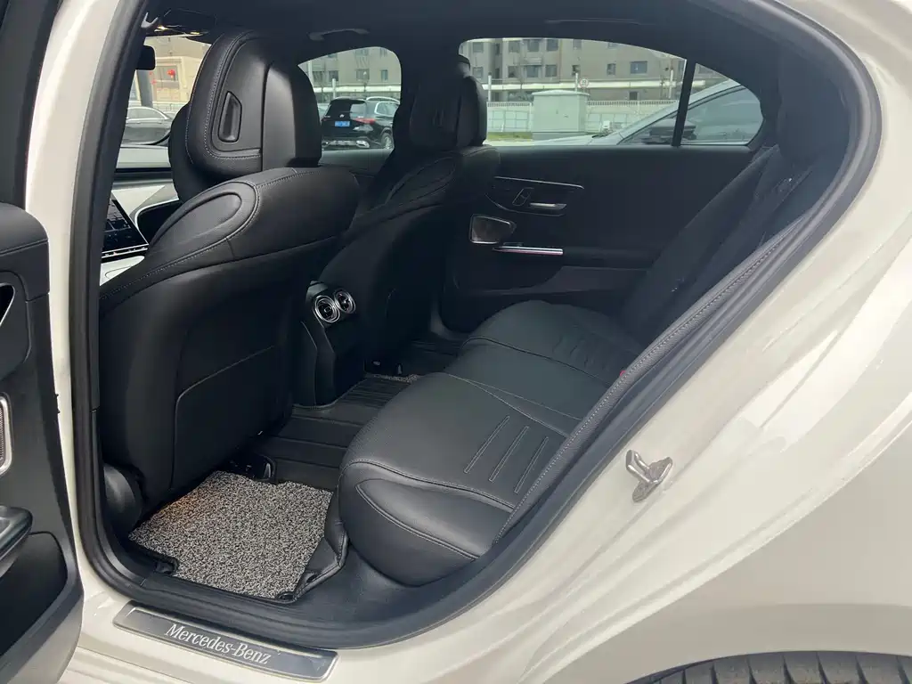 Mercedes-Benz C-Class 2023 — фото 14