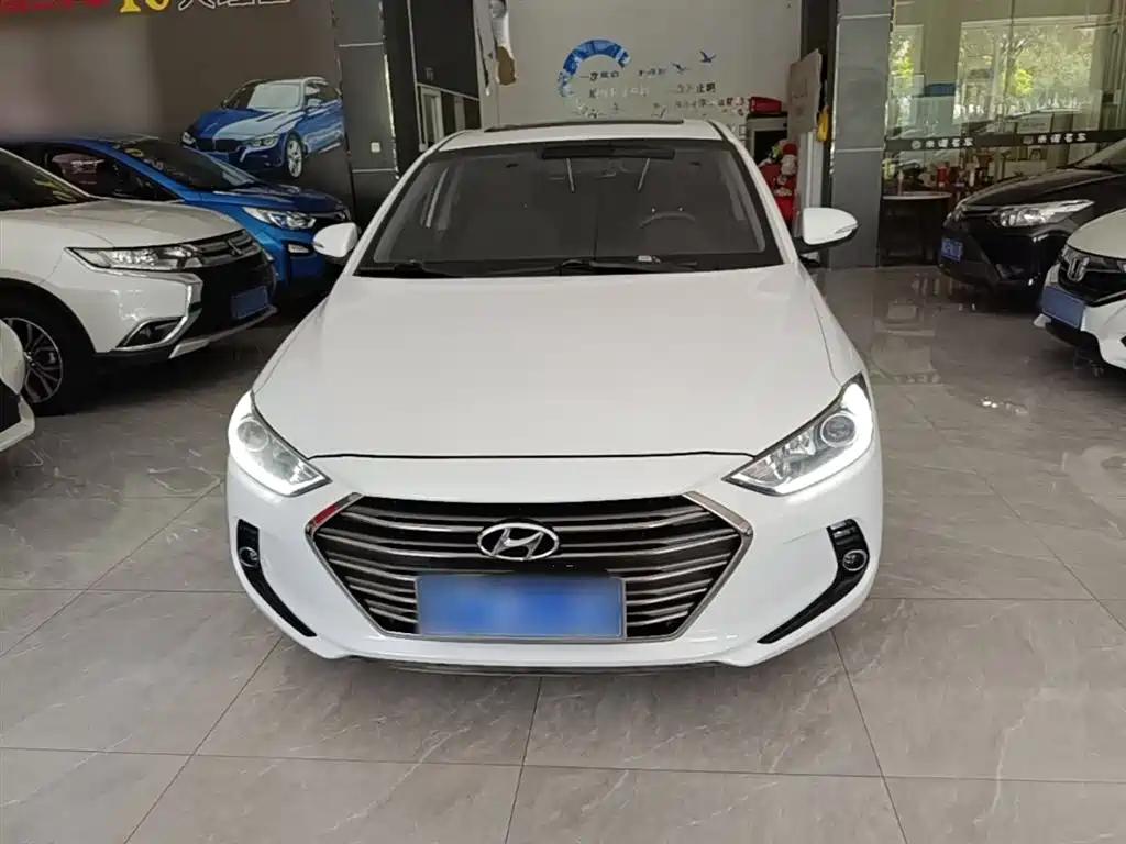 Hyundai Elantra 2018 — фото 3