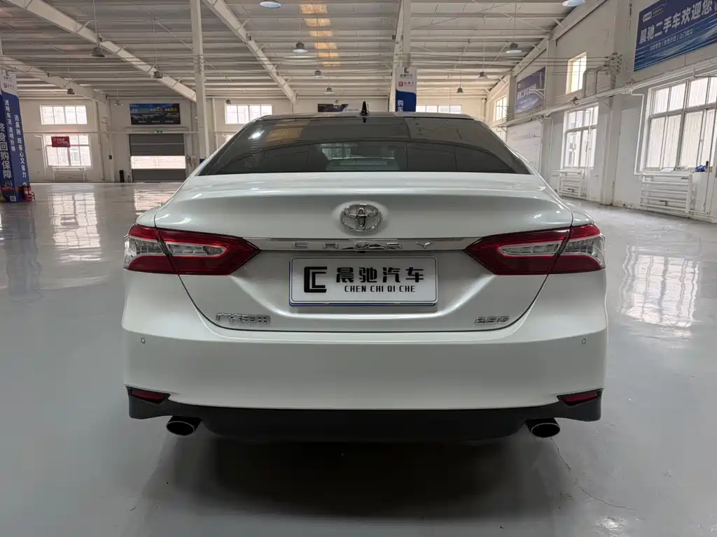 Toyota Camry 2023 — фото 5