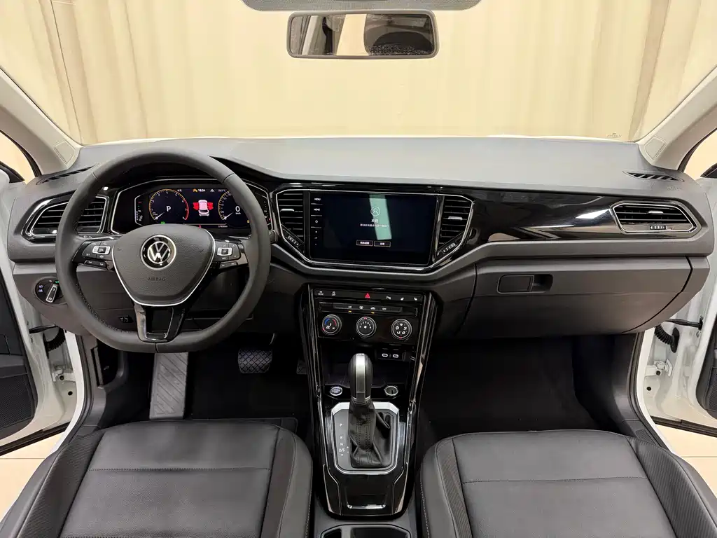 Volkswagen T-Roc 2023 — фото 18