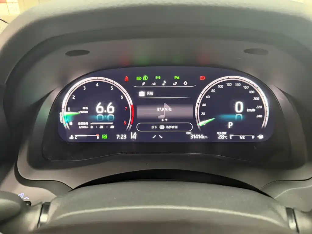Toyota Camry 2023 — фото 10