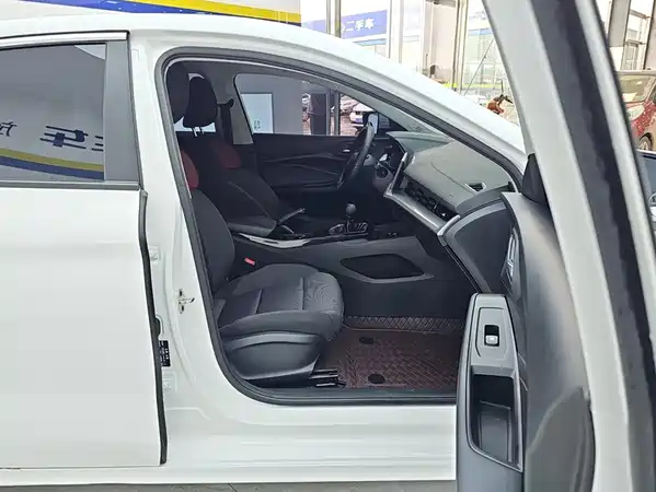 MG MG5 2025