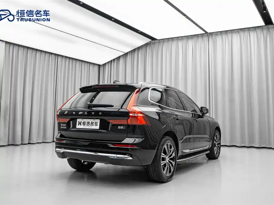 Volvo XC60 2022 — фото 5