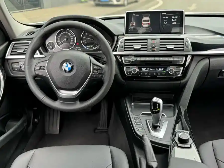 BMW 3 Series 2017 — фото 8