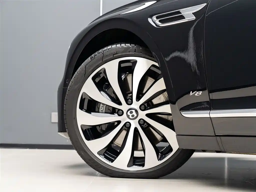 Bentley Flying Spur 2023 — фото 6