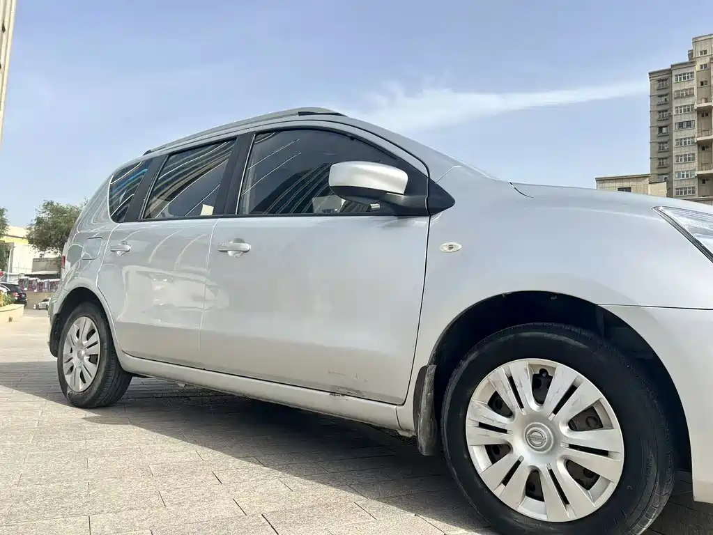 Nissan Livina 2015 — фото 15