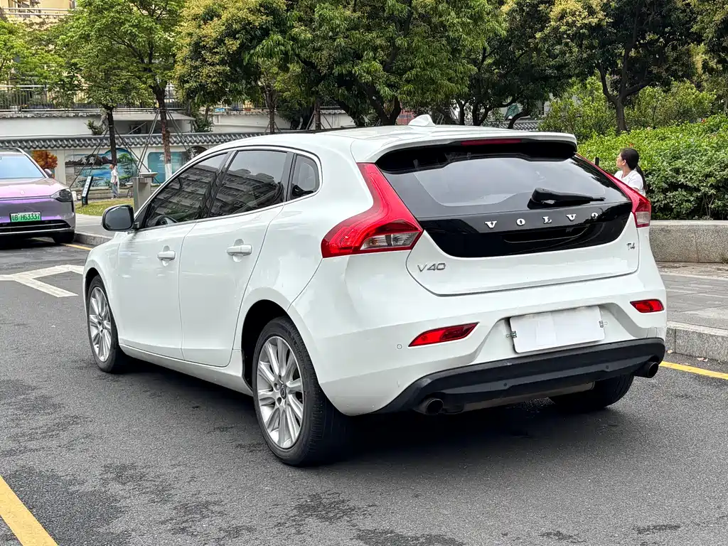 Volvo V40 2016 — фото 18