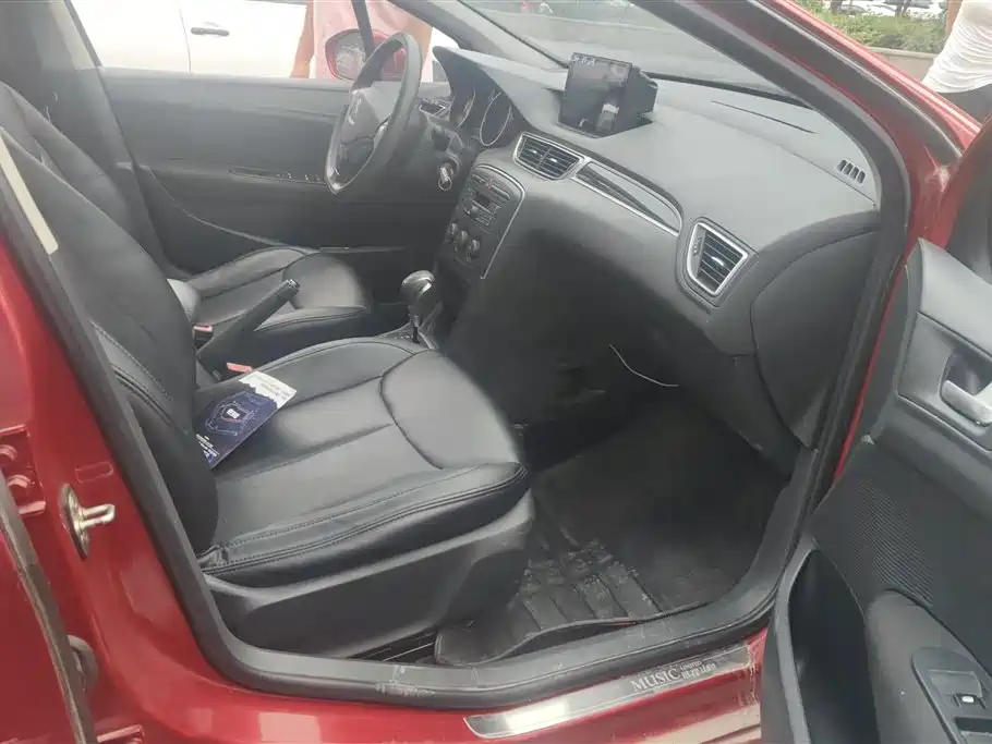 Peugeot 308 2015 — фото 8