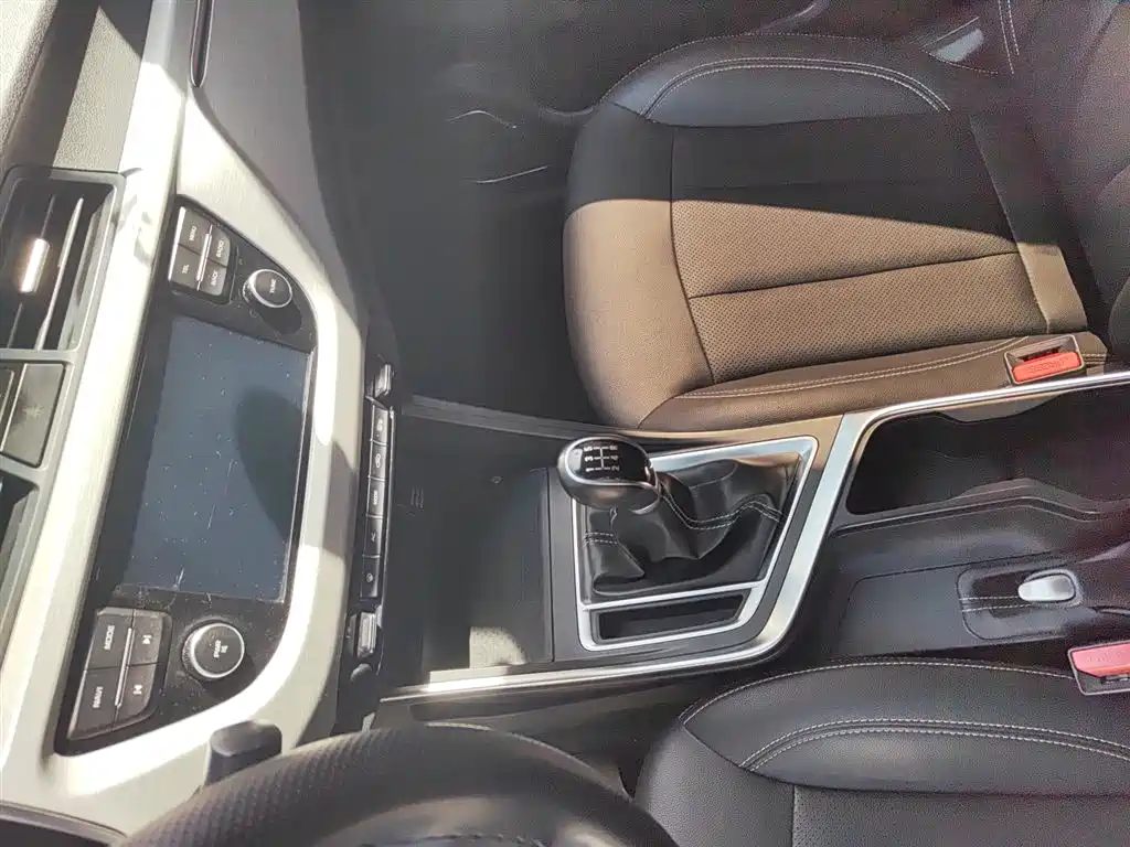 Geely Vision X3 2019 — фото 12