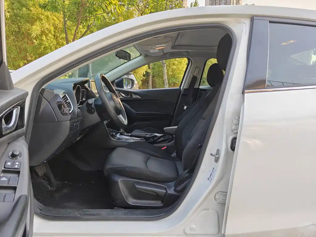 Mazda 3 Axela 2016 — фото 14