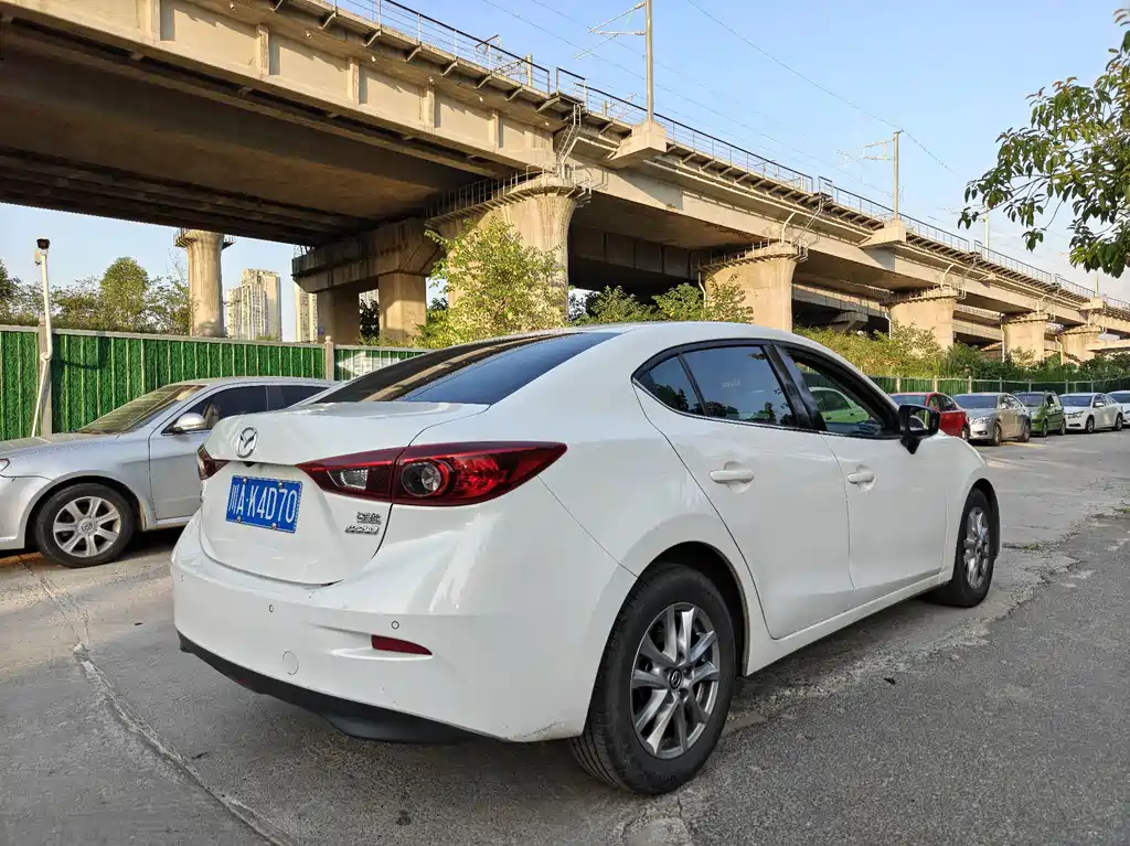 Mazda 3 Axela 2016