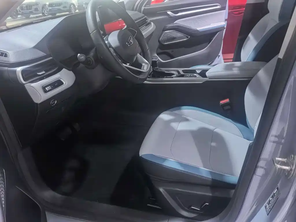 Geely Emgrand 2024