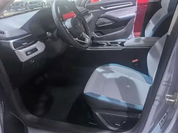 Geely Emgrand 2024