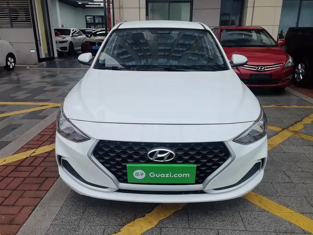 Hyundai Elantra 2020 — фото 3
