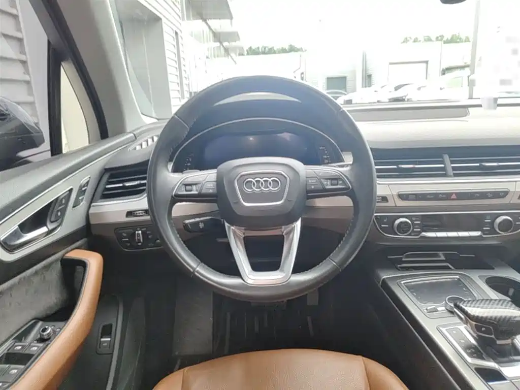 Audi Q7 2019 — фото 17