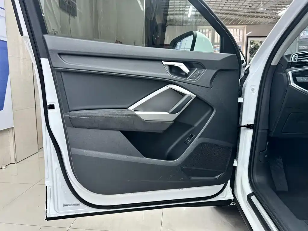 Audi Q3 2022 — фото 21