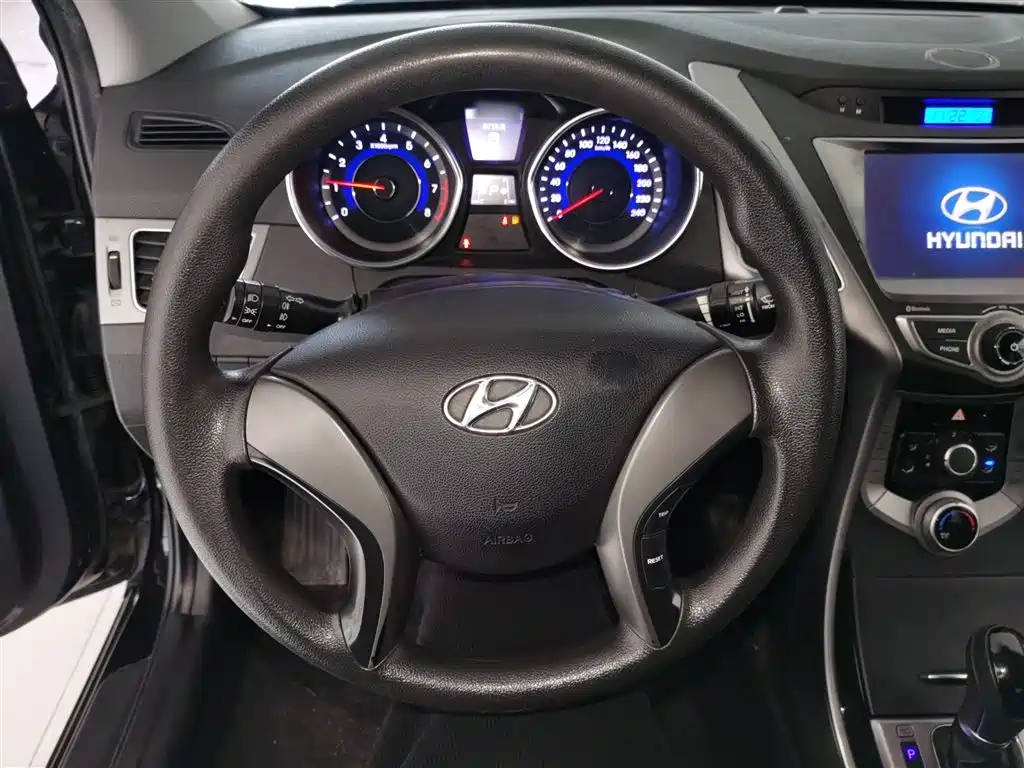 Hyundai Elantra Langdong 2015 — фото 7