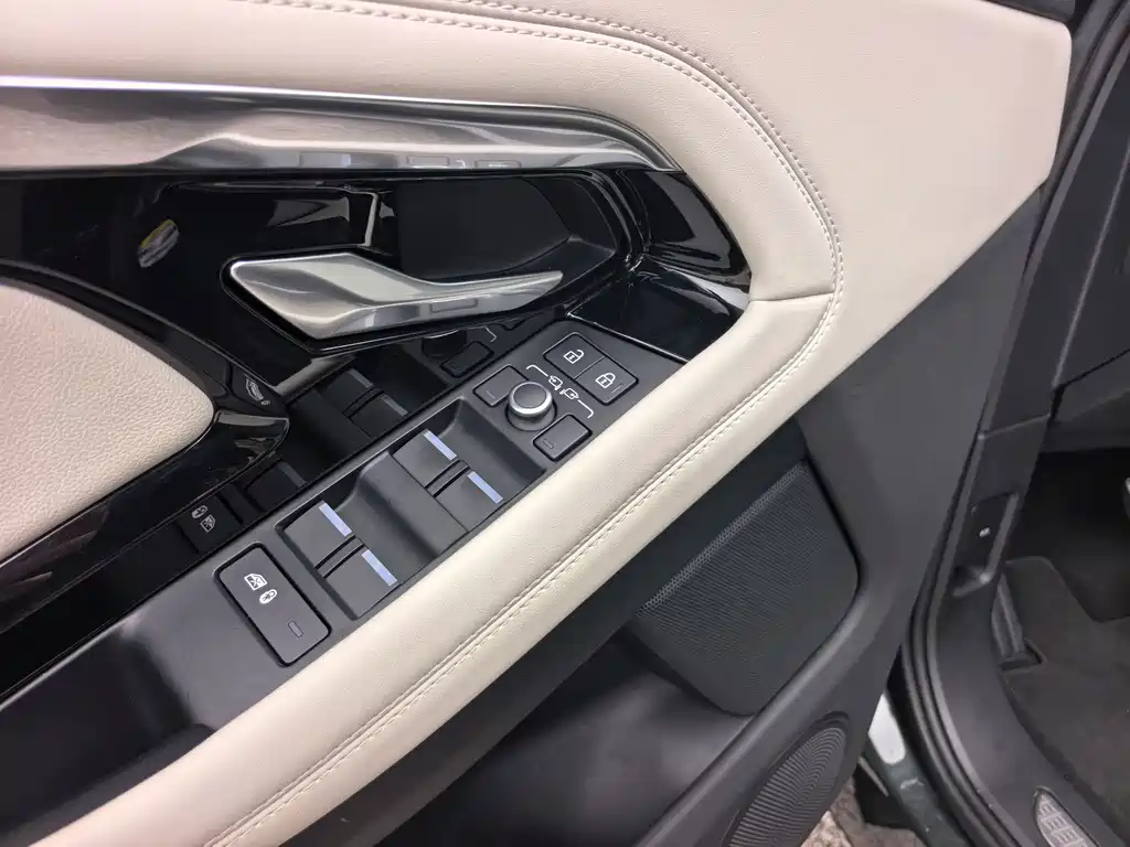 Land Rover Range Rover Evoque 2022 — фото 16