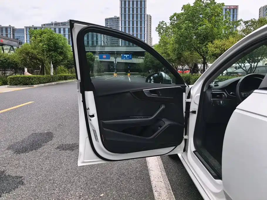 Audi A4L 2018