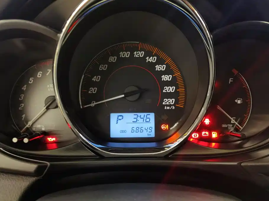 Toyota Yaris L 2020 — фото 14
