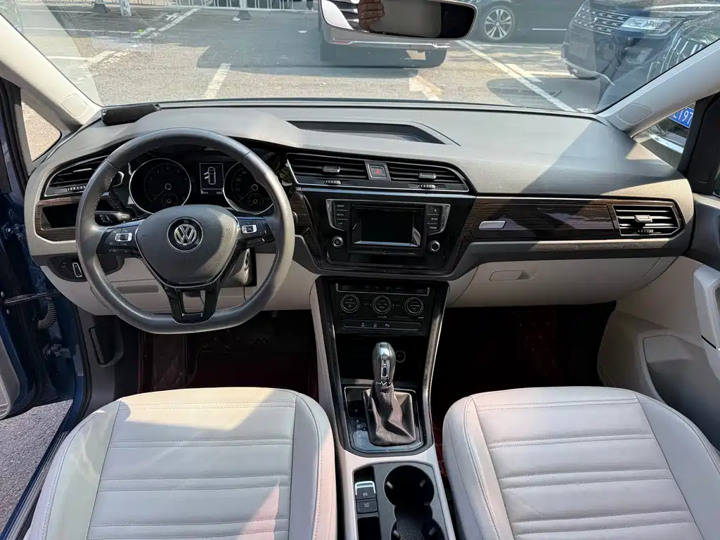 Volkswagen Touran 2017 — фото 14