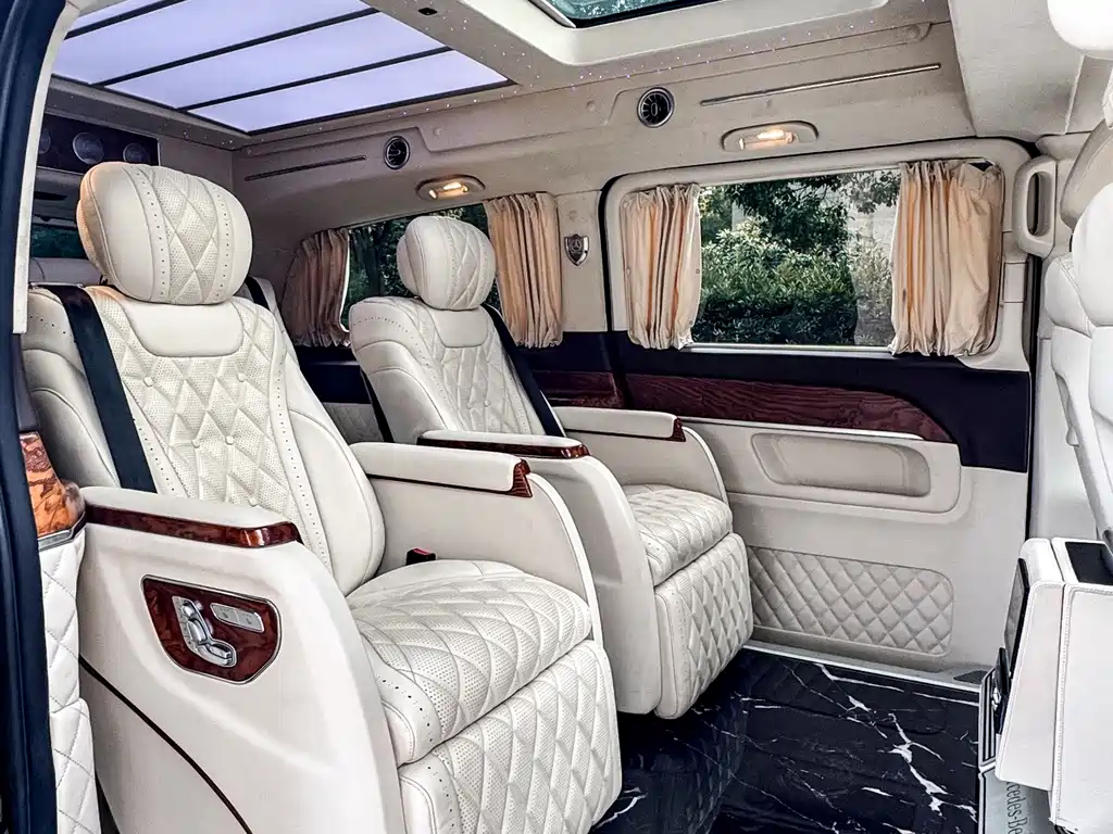 Mercedes-Benz V-Class 2021 — фото 19