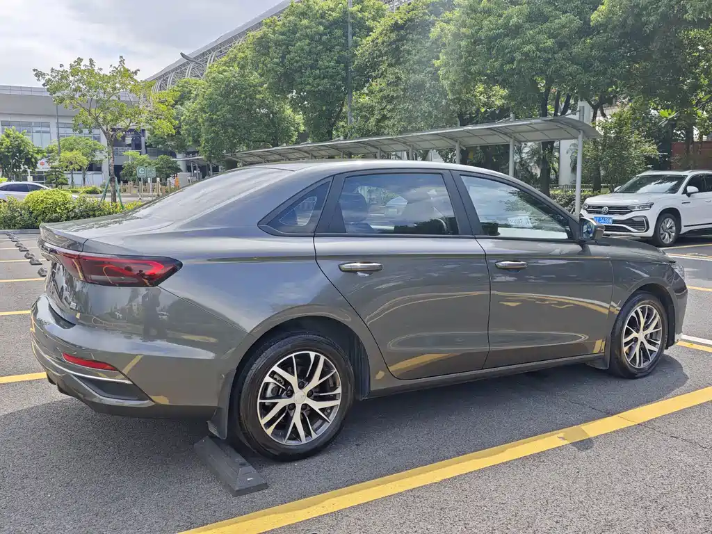 Geely Emgrand 2024