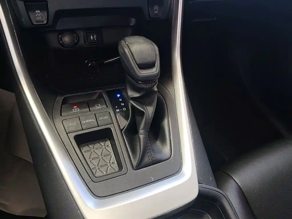 Toyota RAV4 2022 — фото 14