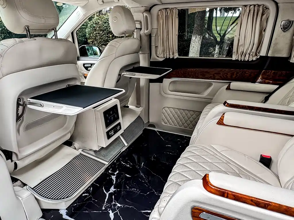Mercedes-Benz V-Class 2021 — фото 10