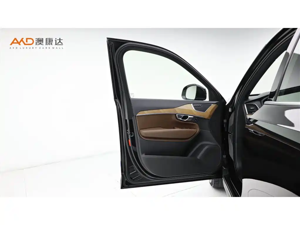Volvo XC90 2023 — фото 10