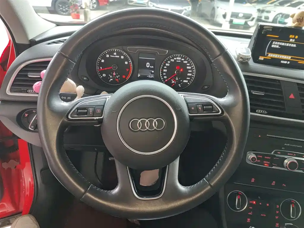 Audi Q3 2018 — фото 11