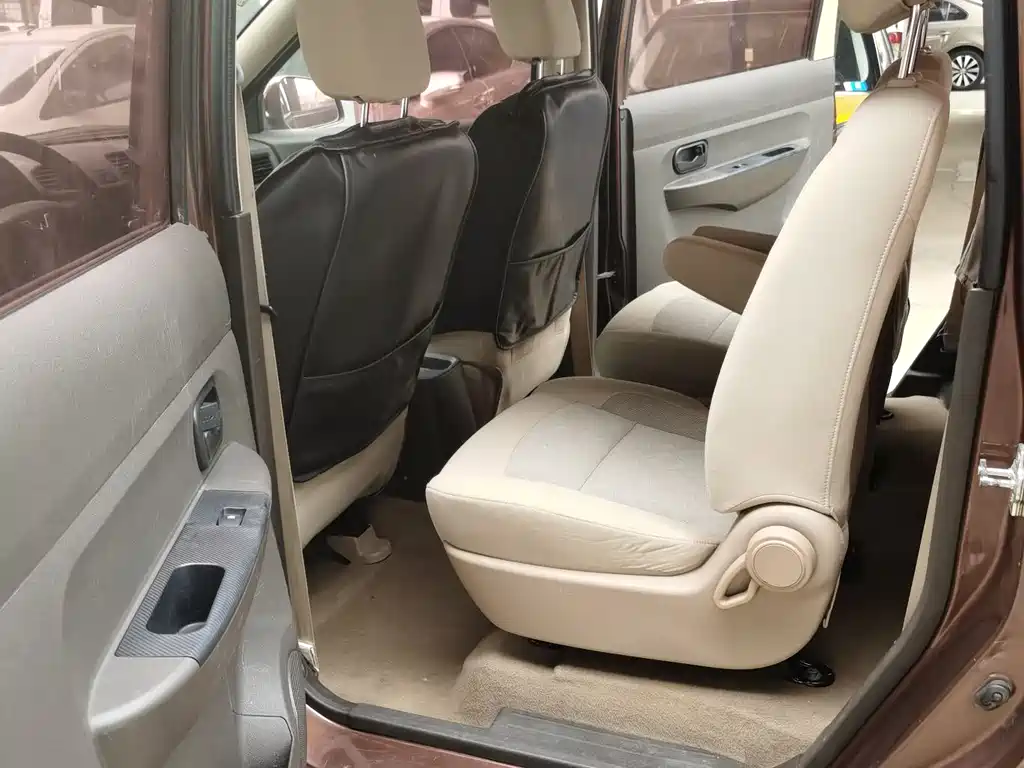 Wuling Hongguang 2018 — фото 10